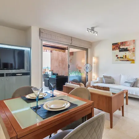 Romen 2-2 Penthouse Sea View & Jacuzzi 2b