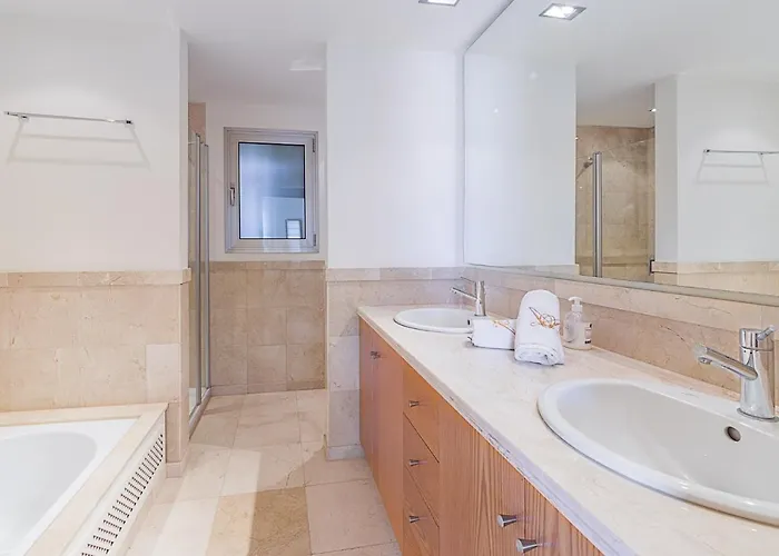 Romen 2-2 Penthouse Sea View & Jacuzzi 2b Semesterbostad *