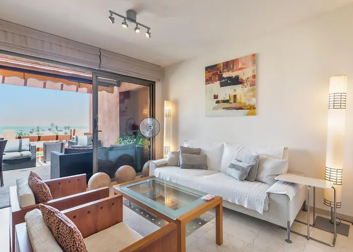 Romen 2-2 Penthouse Sea View & Jacuzzi 2b Semesterbostad