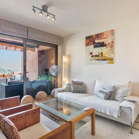 Romen 2-2 Penthouse Sea View & Jacuzzi 2b Holiday home