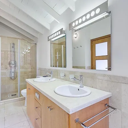 Romen 2-2 Penthouse Sea View & Jacuzzi 2b بالم مار